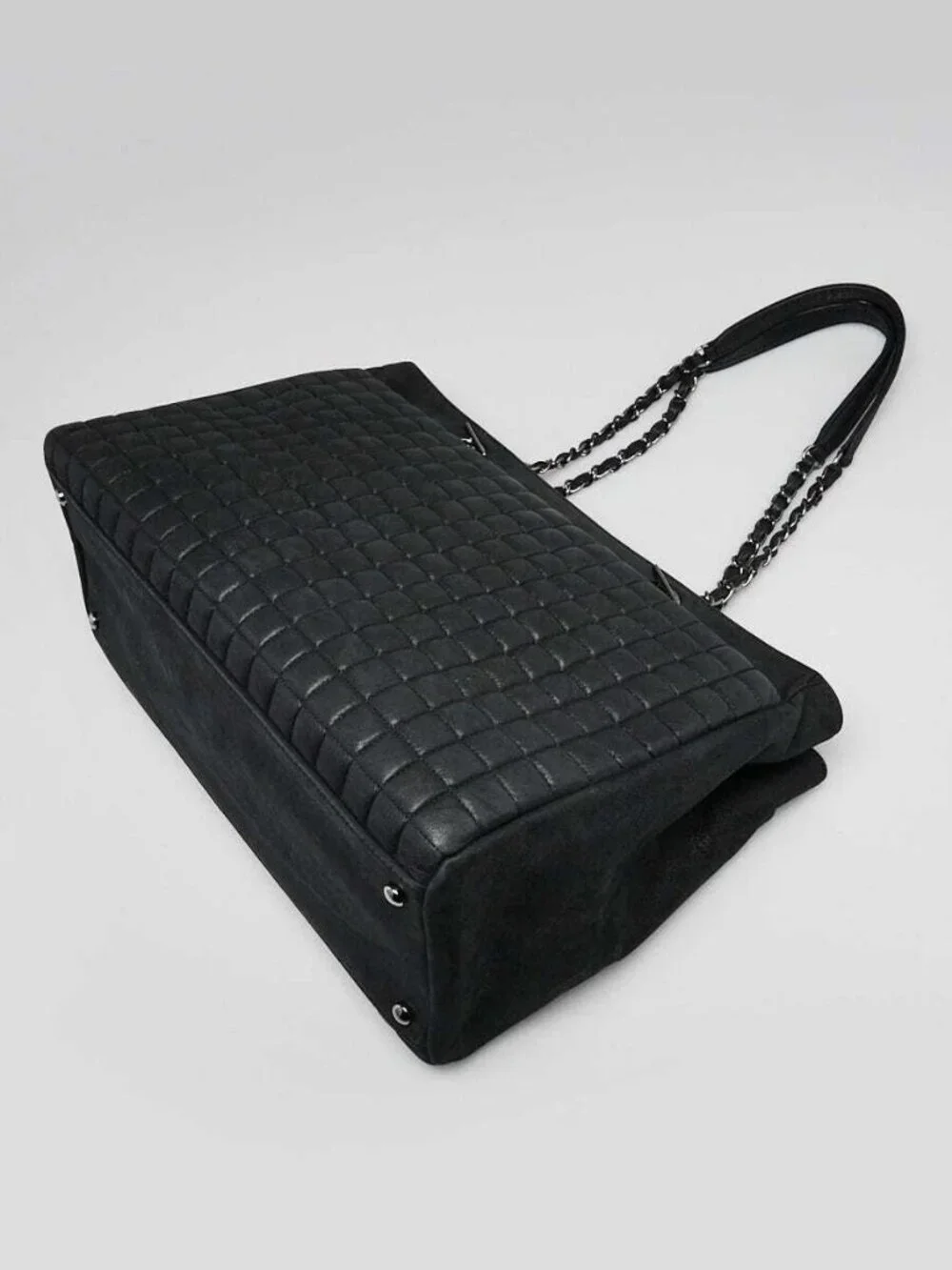 CHANEL exterior clean